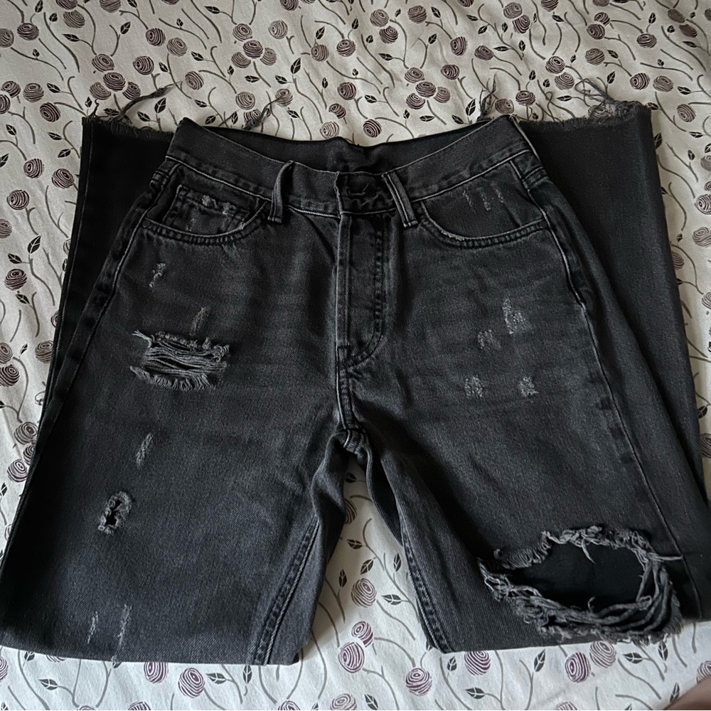 Forever 21 Distressed Boyfriend Relaxed Fit High Rise Black Denim Jeans